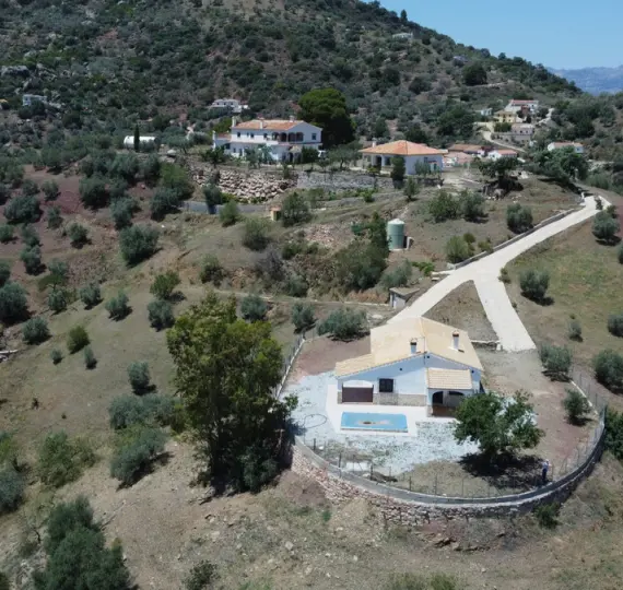 Detached villa R4361845