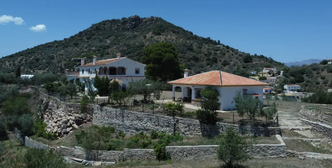 Sale of detached villa in Comares 2