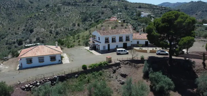 Detached villa R4361845 3