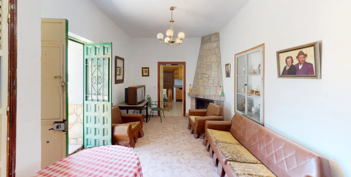 Sale of detached villa in Comares 11