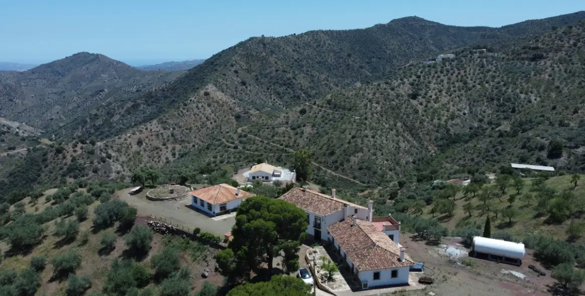 Sale of detached villa in Comares 27