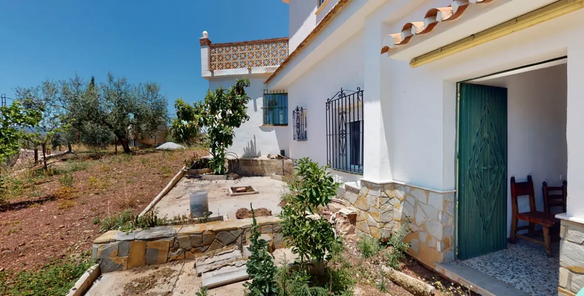 Sale of detached villa in Comares 28
