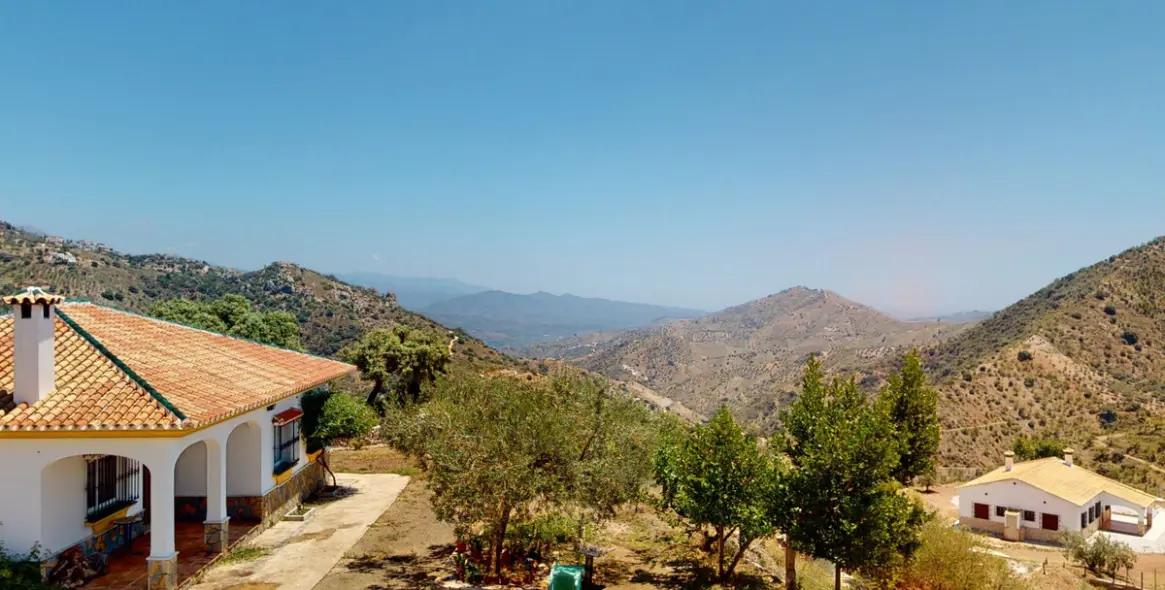 Sale of detached villa in Comares 31