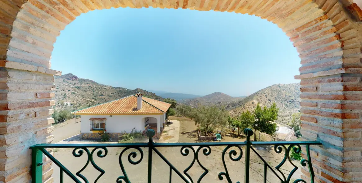 Sale of detached villa in Comares 32