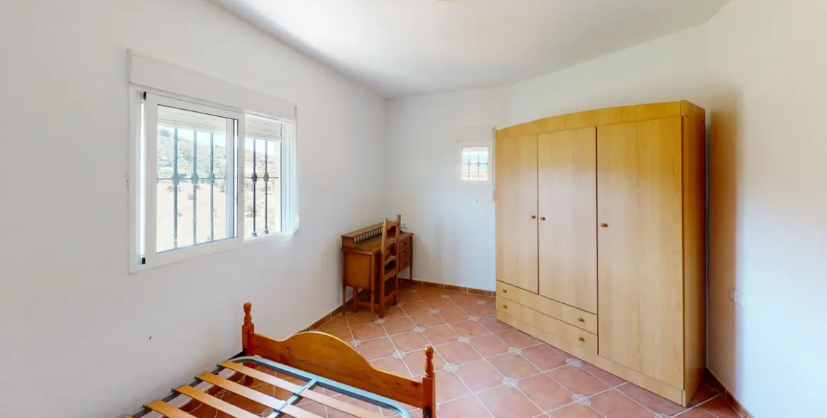 Sale of detached villa in Comares 38