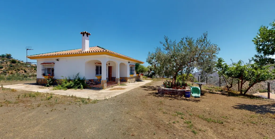 Sale of detached villa in Comares 39