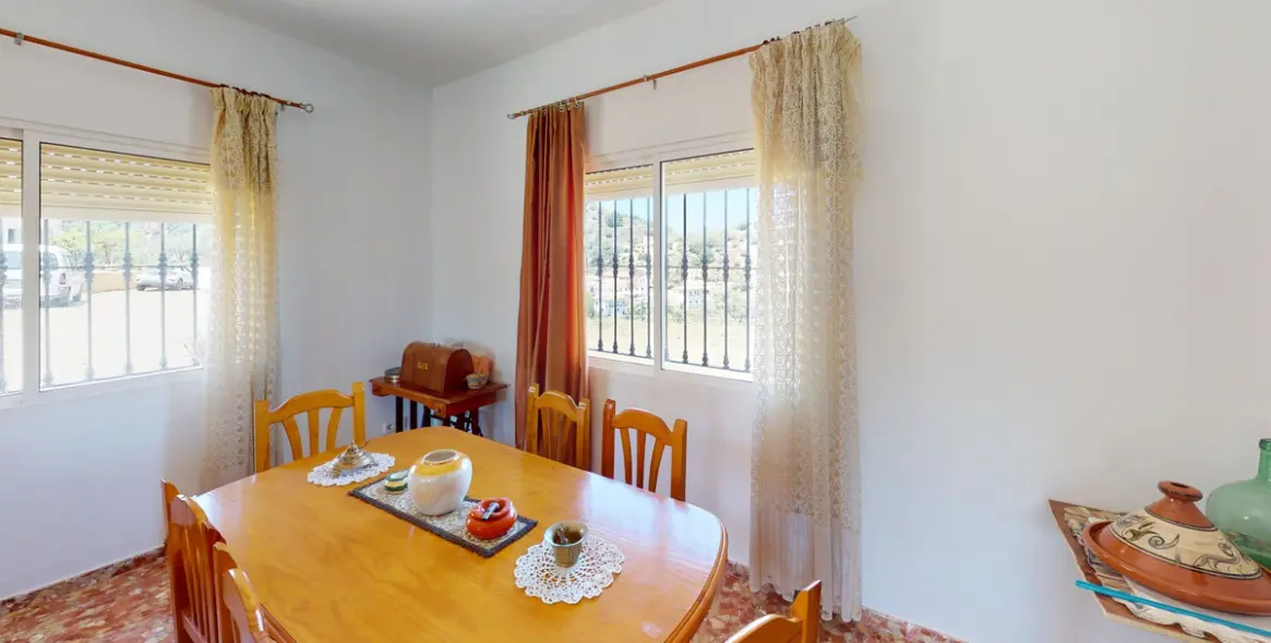 Sale of detached villa in Comares 44