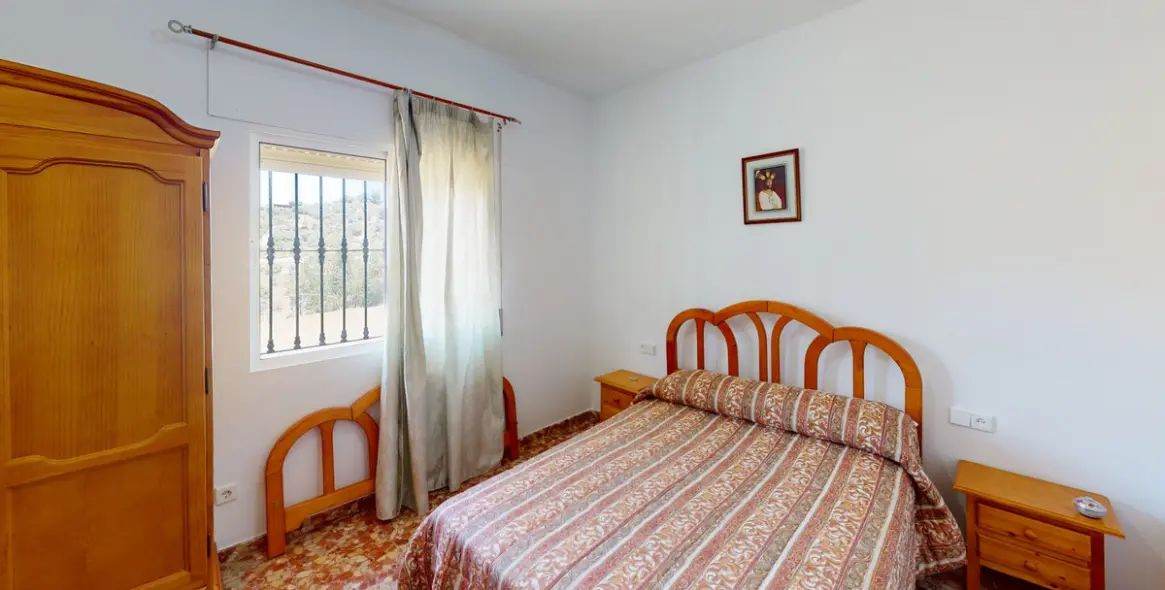 Sale of detached villa in Comares 46