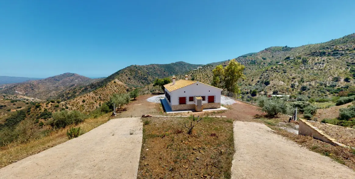 Sale of detached villa in Comares 50