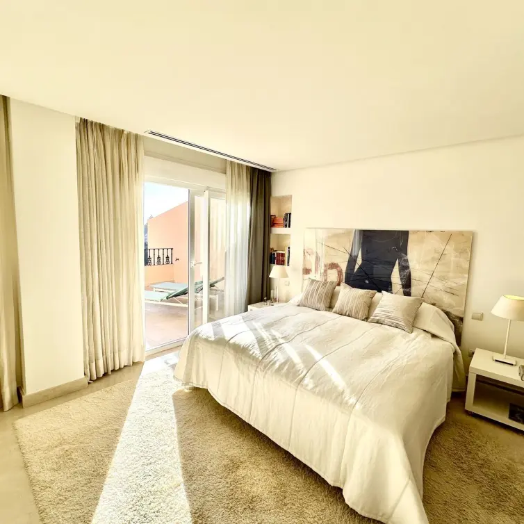 Sale of penthouse duplex in Nueva Andalucía