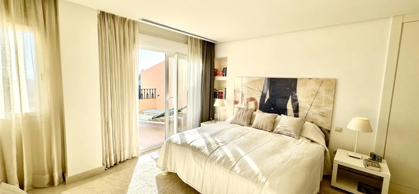 Sale of penthouse duplex in Nueva Andalucía 2