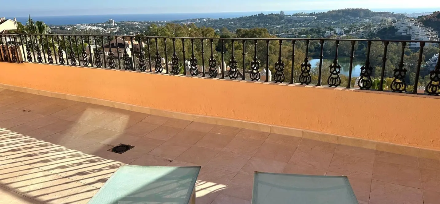 Sale of penthouse duplex in Nueva Andalucía 3