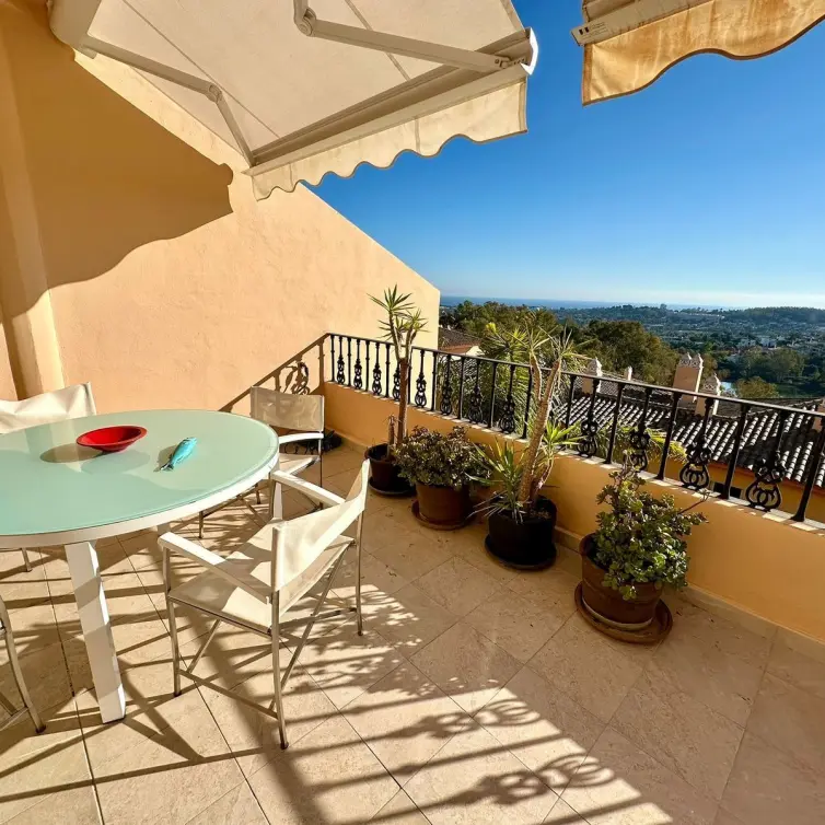 Sale of penthouse duplex in Nueva Andalucía
