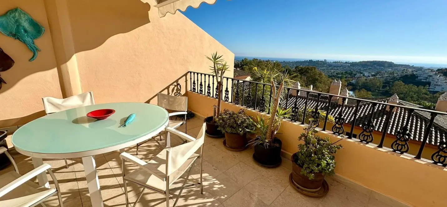 Sale of penthouse duplex in Nueva Andalucía 4