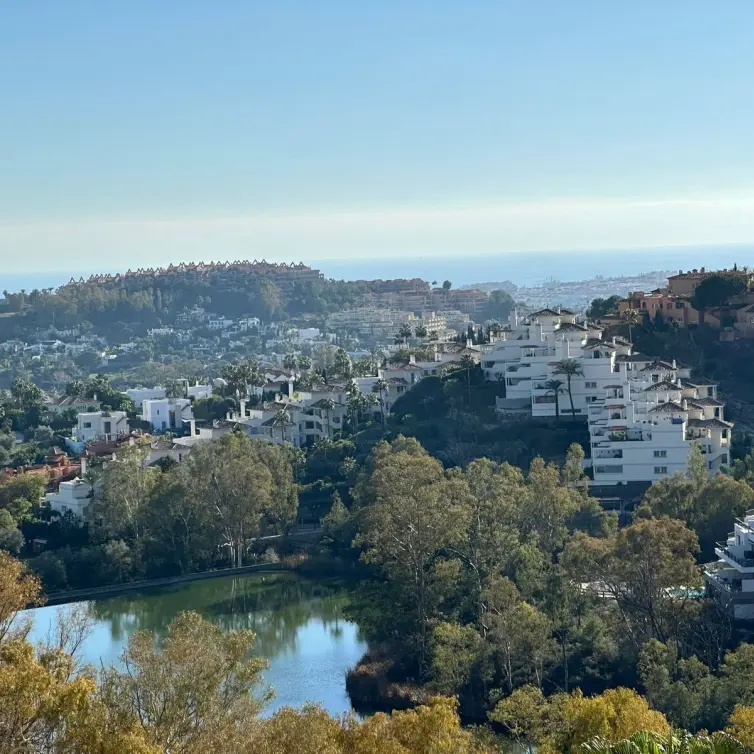 Sale of penthouse duplex in Nueva Andalucía