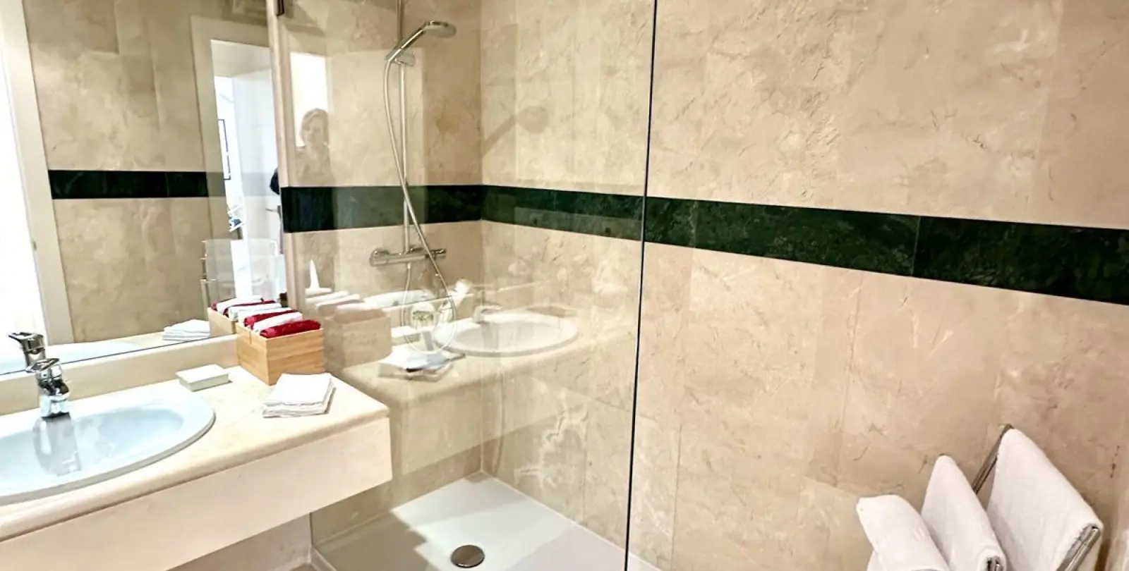 Sale of penthouse duplex in Nueva Andalucía 22