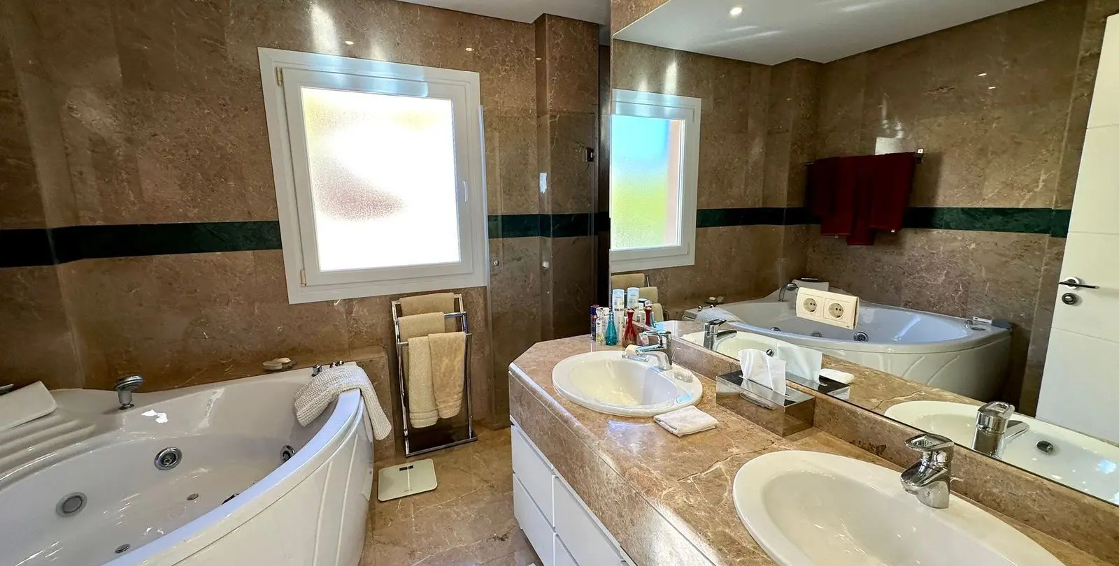 Sale of penthouse duplex in Nueva Andalucía 23