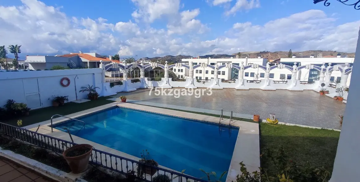 Продажа  отдельно стоящей виллы в Malaga (район Teatinos) 1