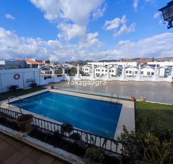 Oтдельно стоящая вилла R4676305