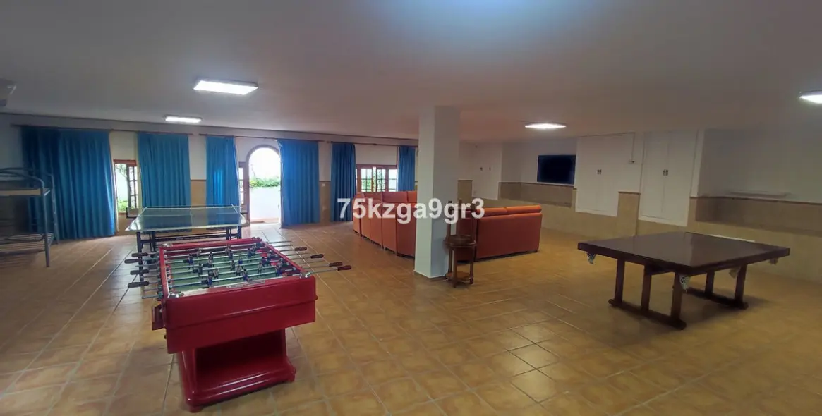 Продажа  отдельно стоящей виллы в Malaga (район Teatinos) 3