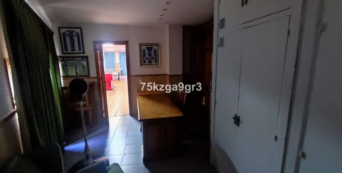 Продажа  отдельно стоящей виллы в Malaga (район Teatinos) 6