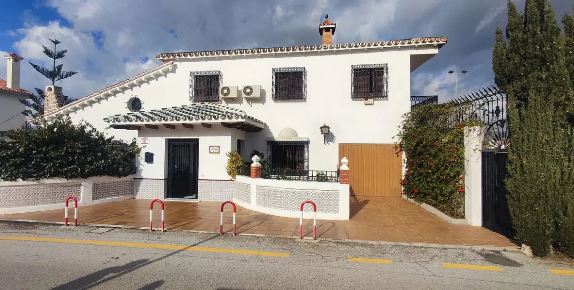 Продажа  отдельно стоящей виллы в Malaga (район Teatinos) 14