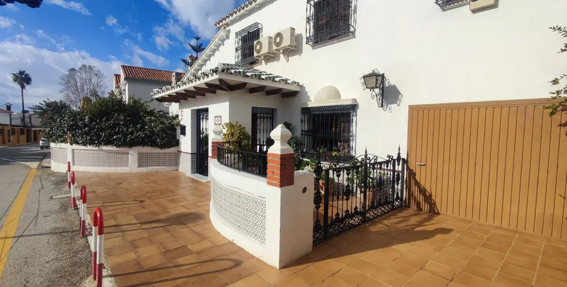 Продажа  отдельно стоящей виллы в Malaga (район Teatinos) 15