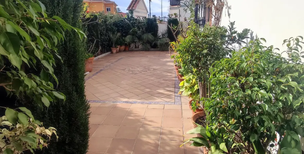 Продажа  отдельно стоящей виллы в Malaga (район Teatinos) 18