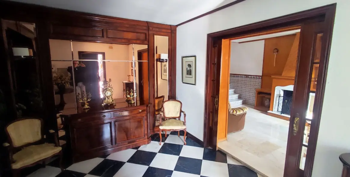 Продажа  отдельно стоящей виллы в Malaga (район Teatinos) 19