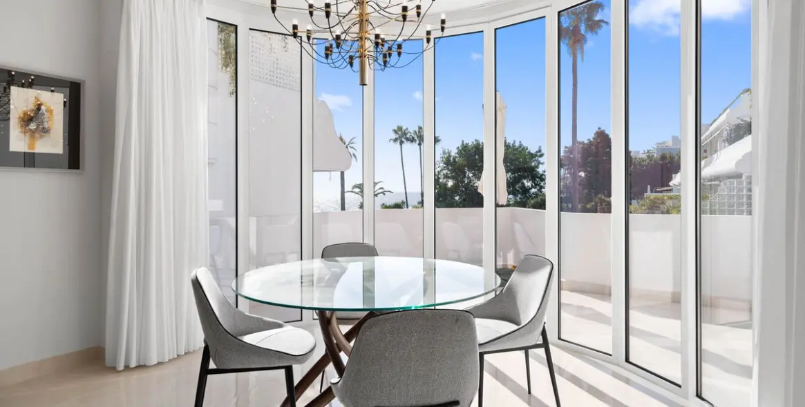 Продажа апартаментов на среднем этаже в New Golden Mile 4