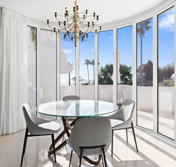 Продажа апартаментов на среднем этаже в New Golden Mile