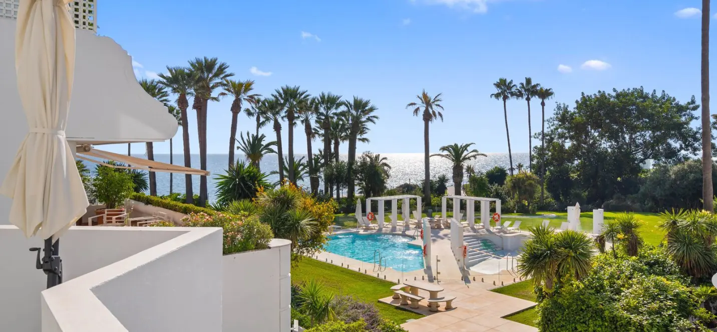 Sale of middle floor apartment in New Golden Mile 0