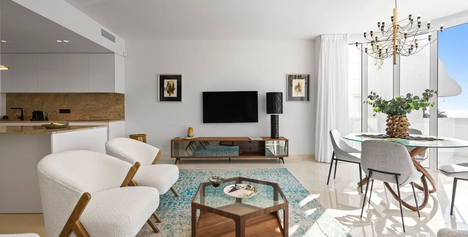 Sale of middle floor apartment in New Golden Mile 3