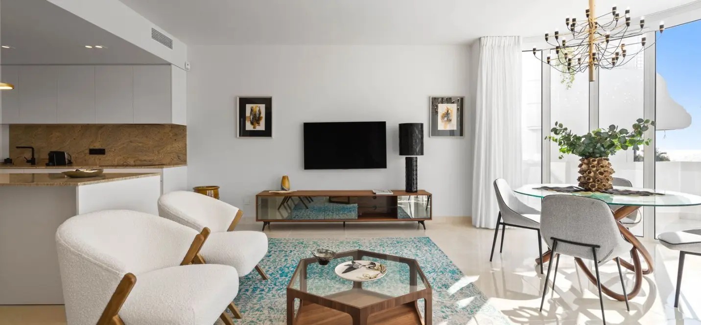 Sale of middle floor apartment in New Golden Mile 2