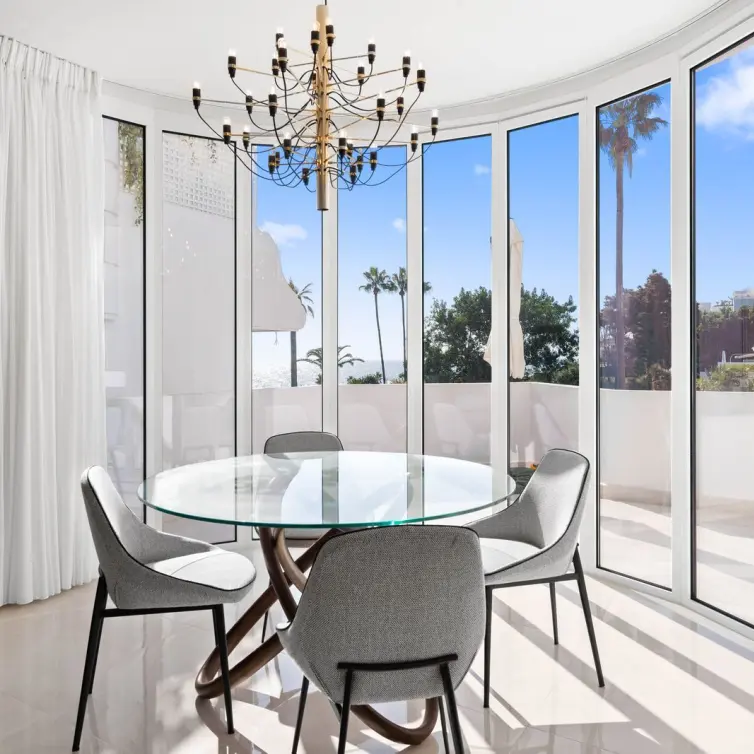 Sale of middle floor apartment in New Golden Mile