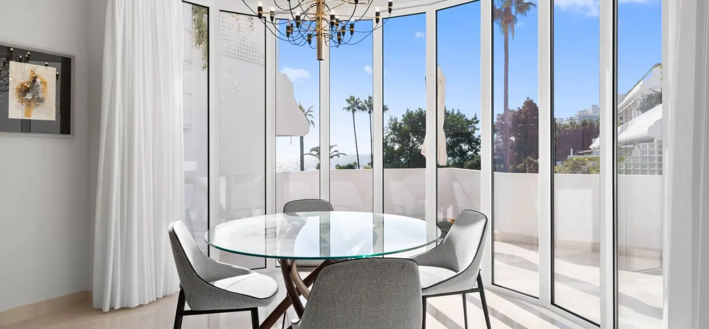 Sale of middle floor apartment in New Golden Mile 3