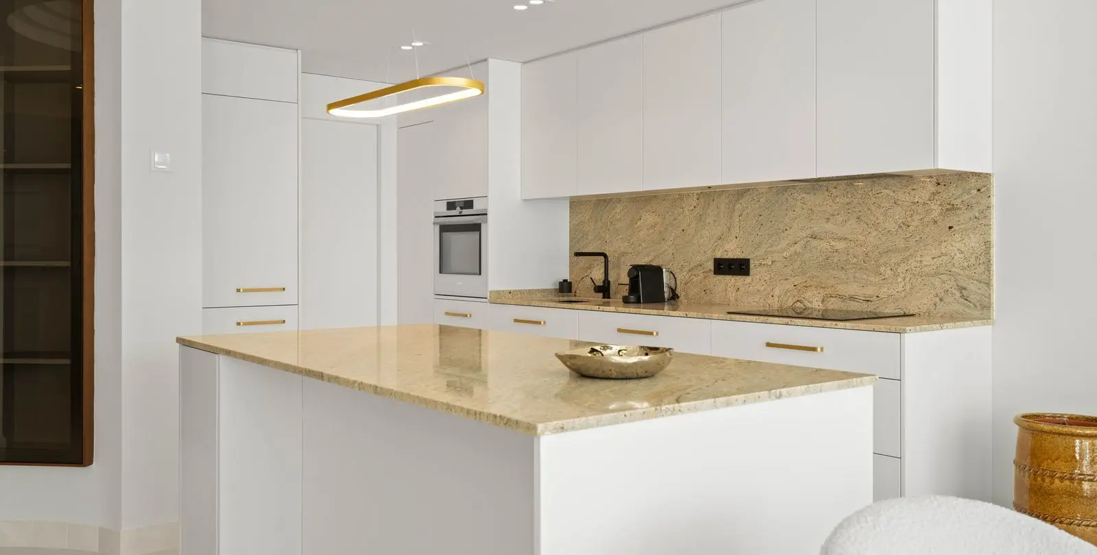 Sale of middle floor apartment in New Golden Mile 7