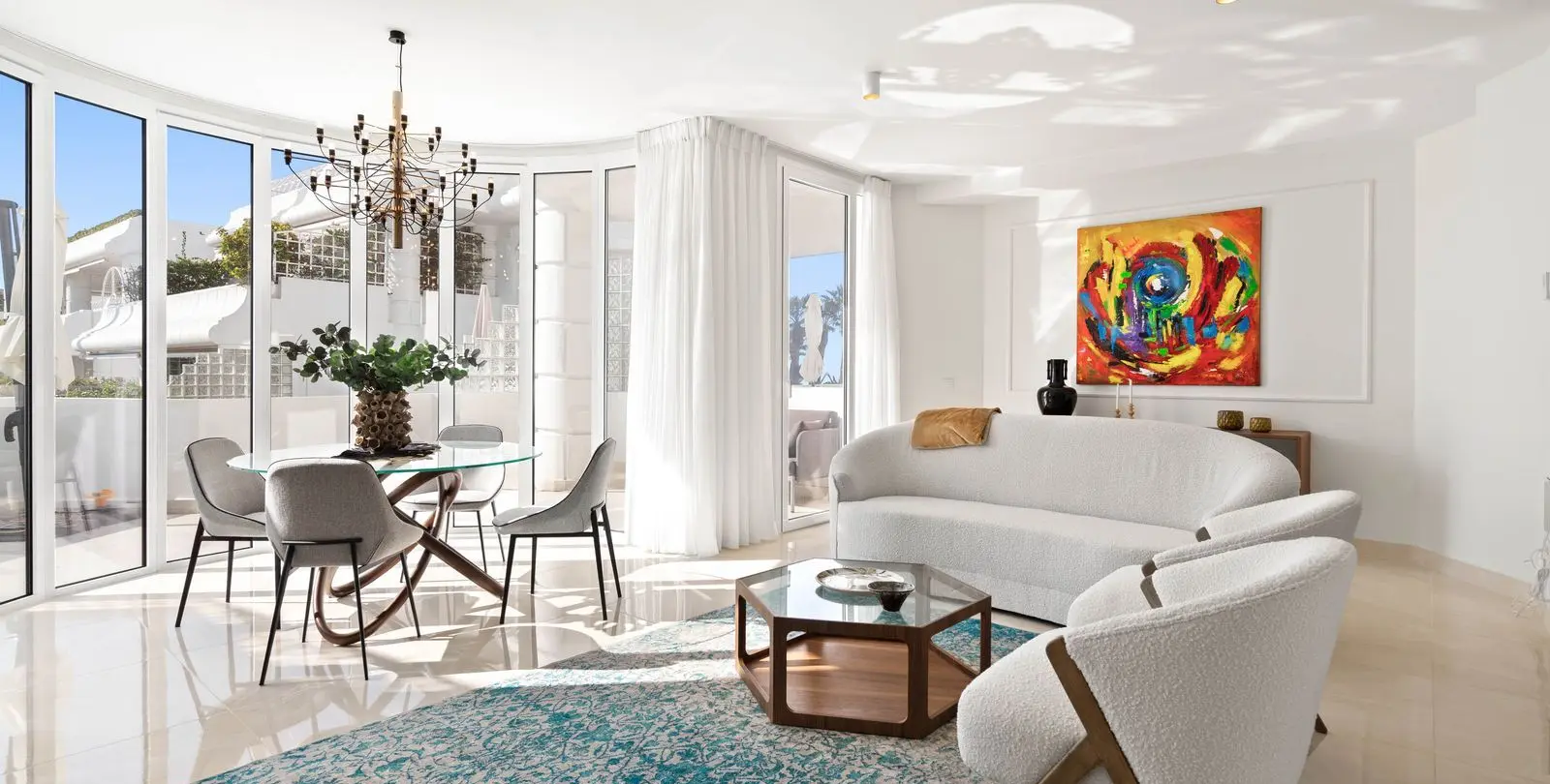 Sale of middle floor apartment in New Golden Mile 8