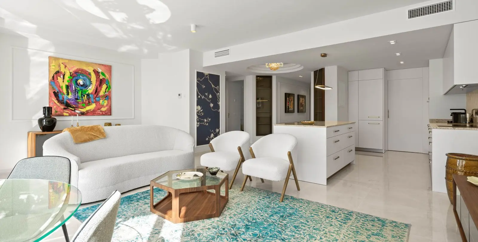 Sale of middle floor apartment in New Golden Mile 9