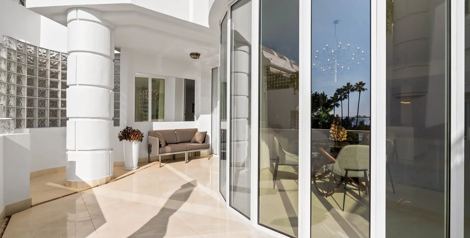 Sale of middle floor apartment in New Golden Mile 11