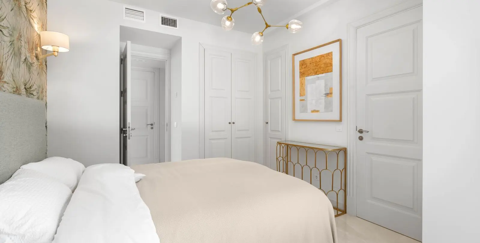 Sale of middle floor apartment in New Golden Mile 17
