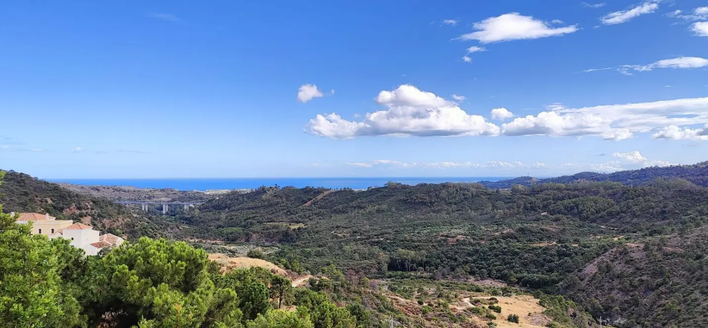 Sale of residential plot in Benahavís 0