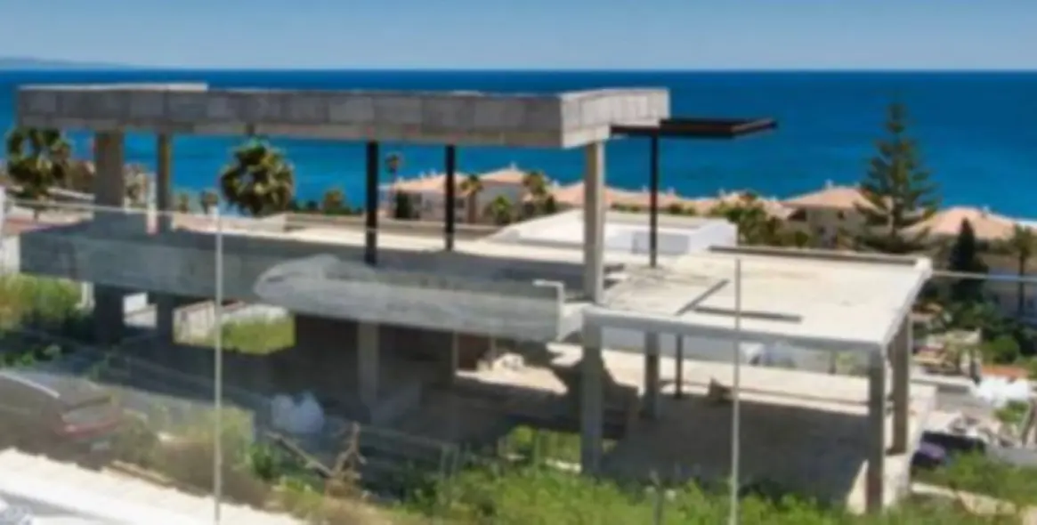 Продажа  жилого участка в Estepona 1