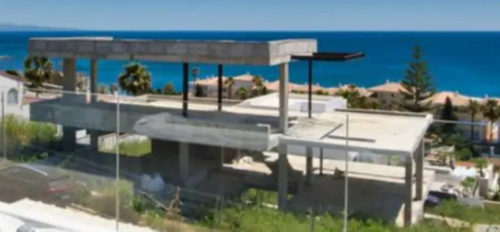 Продажа  жилого участка в Estepona 0