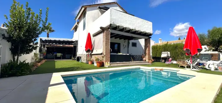 Продажа  отдельно стоящей виллы в Calahonda 1