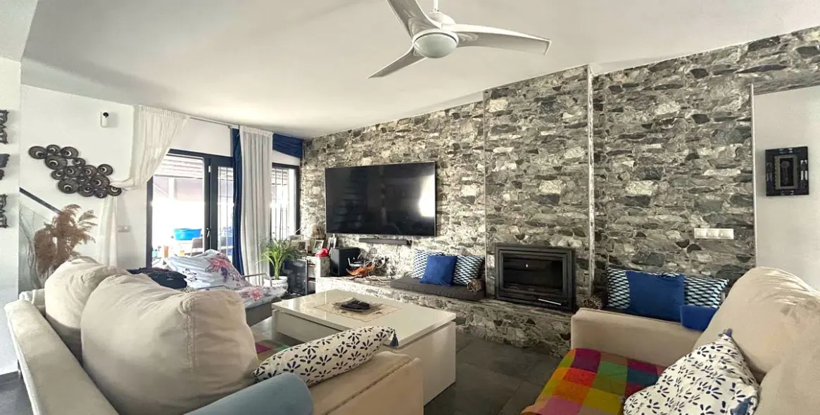 Продажа  отдельно стоящей виллы в Calahonda 3