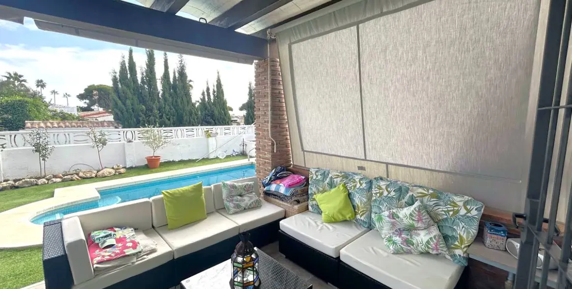 Продажа  отдельно стоящей виллы в Calahonda 5