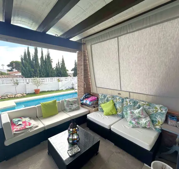 Продажа  отдельно стоящей виллы в Calahonda