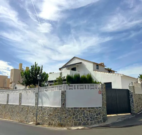 Продажа  отдельно стоящей виллы в Calahonda