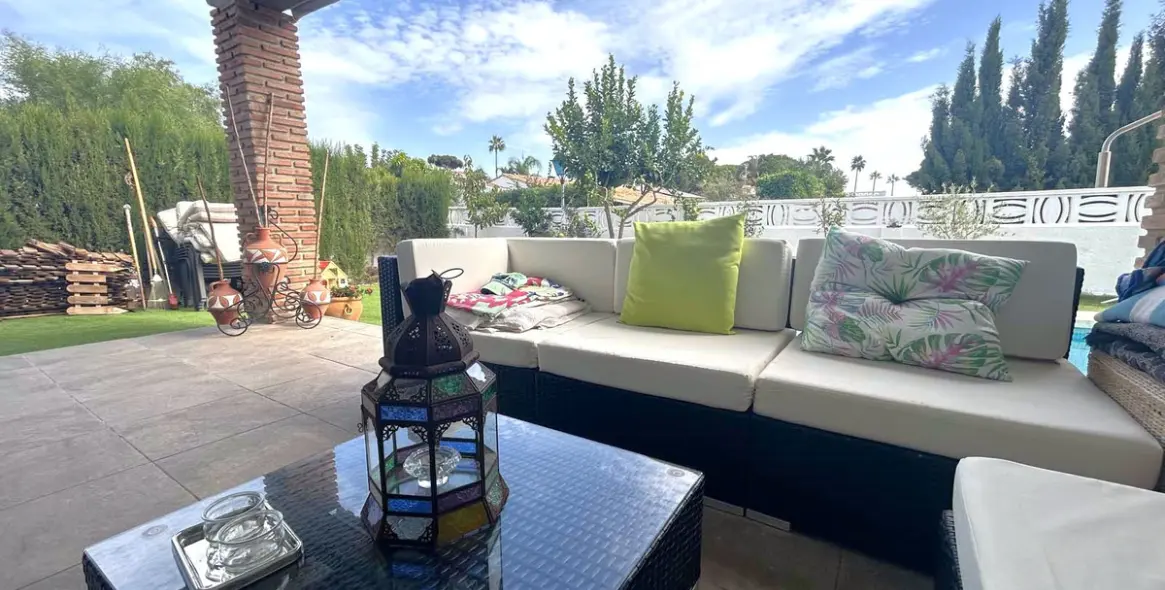 Продажа  отдельно стоящей виллы в Calahonda 8